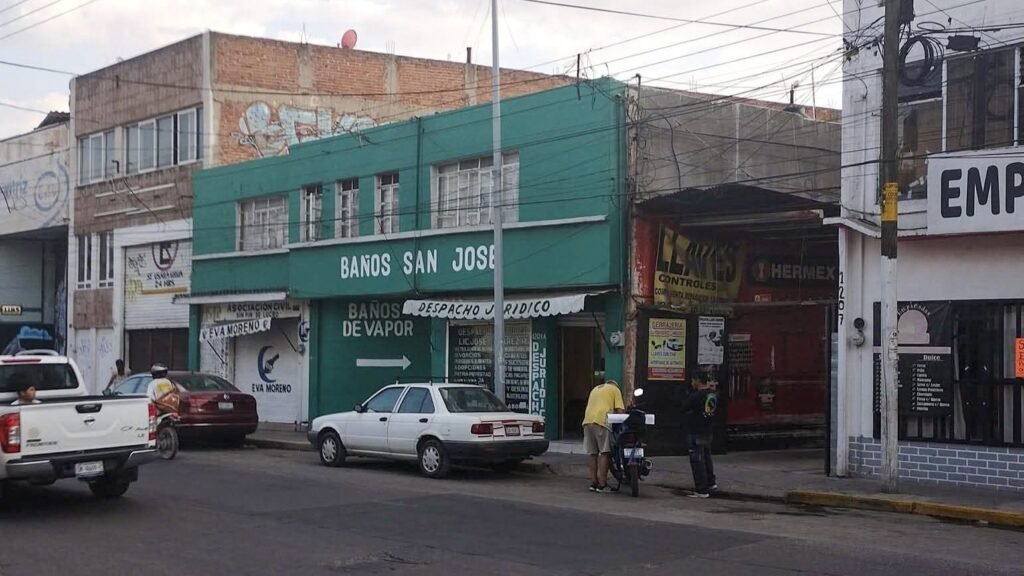 Fachada de Baños San José, establecimiento tradicional de baños privados en Irapuato.